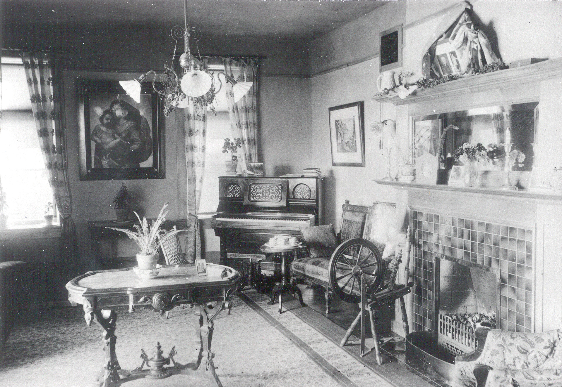 Montgomery Hall Parlor 1890's <span class="cc-gallery-credit"></span>